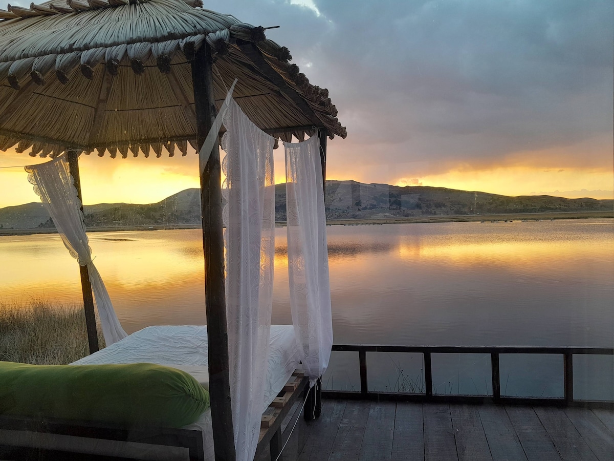 Cabaña en el lago Titicaca