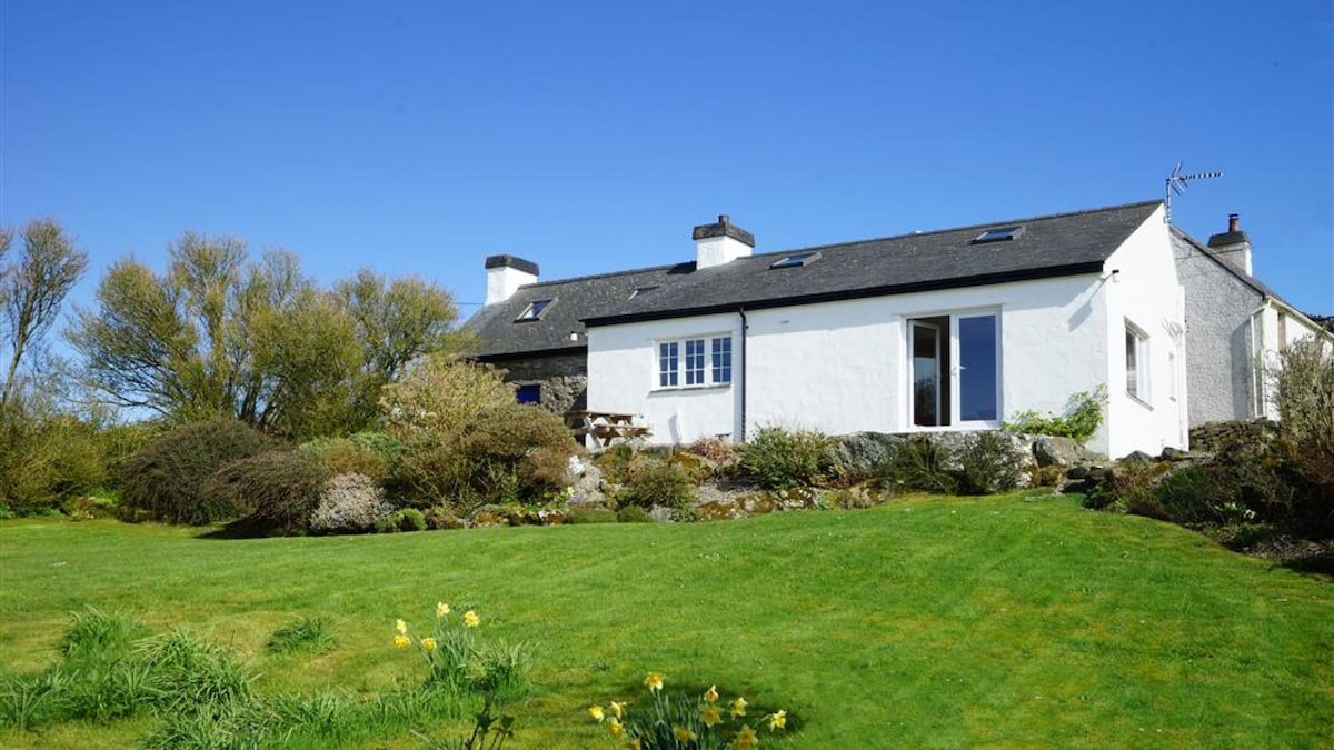 Bryn Goleu, sea view cottage on the Llŷn Peninsula