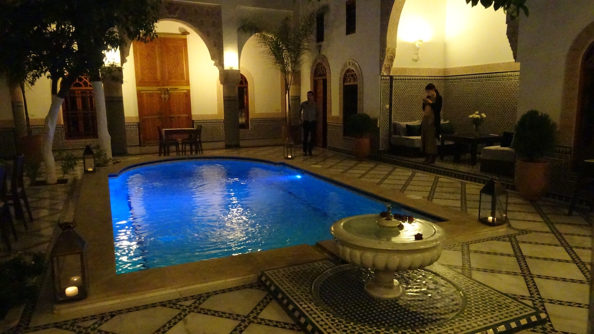 Riad traditionnel dans la médina: chambre double