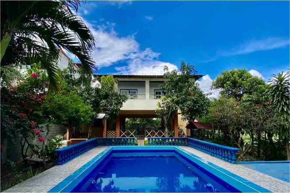 Villa campestre en Bonao, con piscina privada.