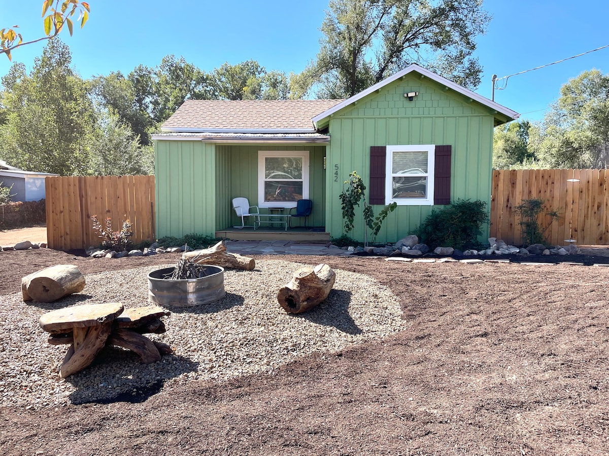 Sunny, Updated Cottage