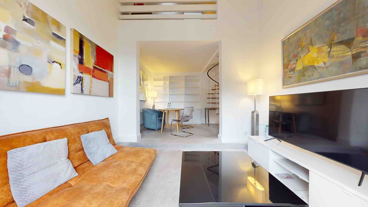 Stunning 3 bedroom Penthouse by Hyde Park