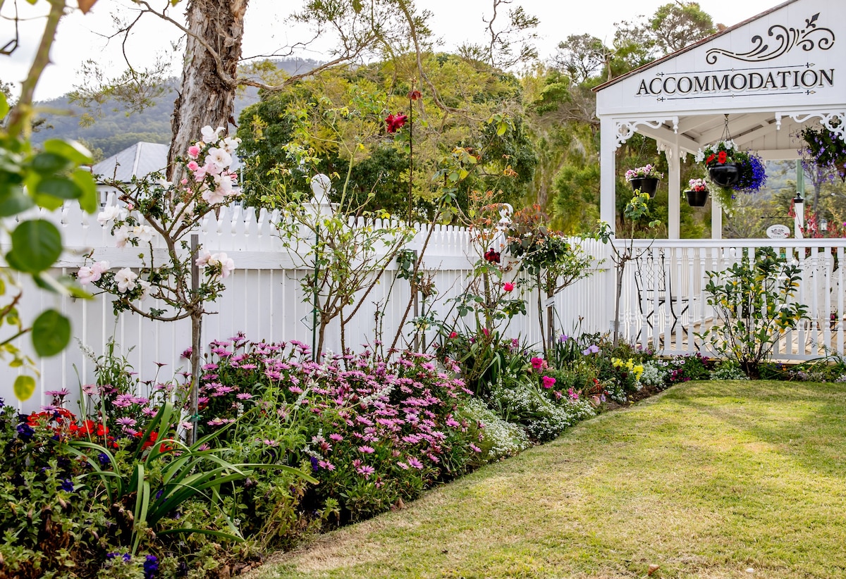Canungra Cottages - Boutique Bed & Breakfast