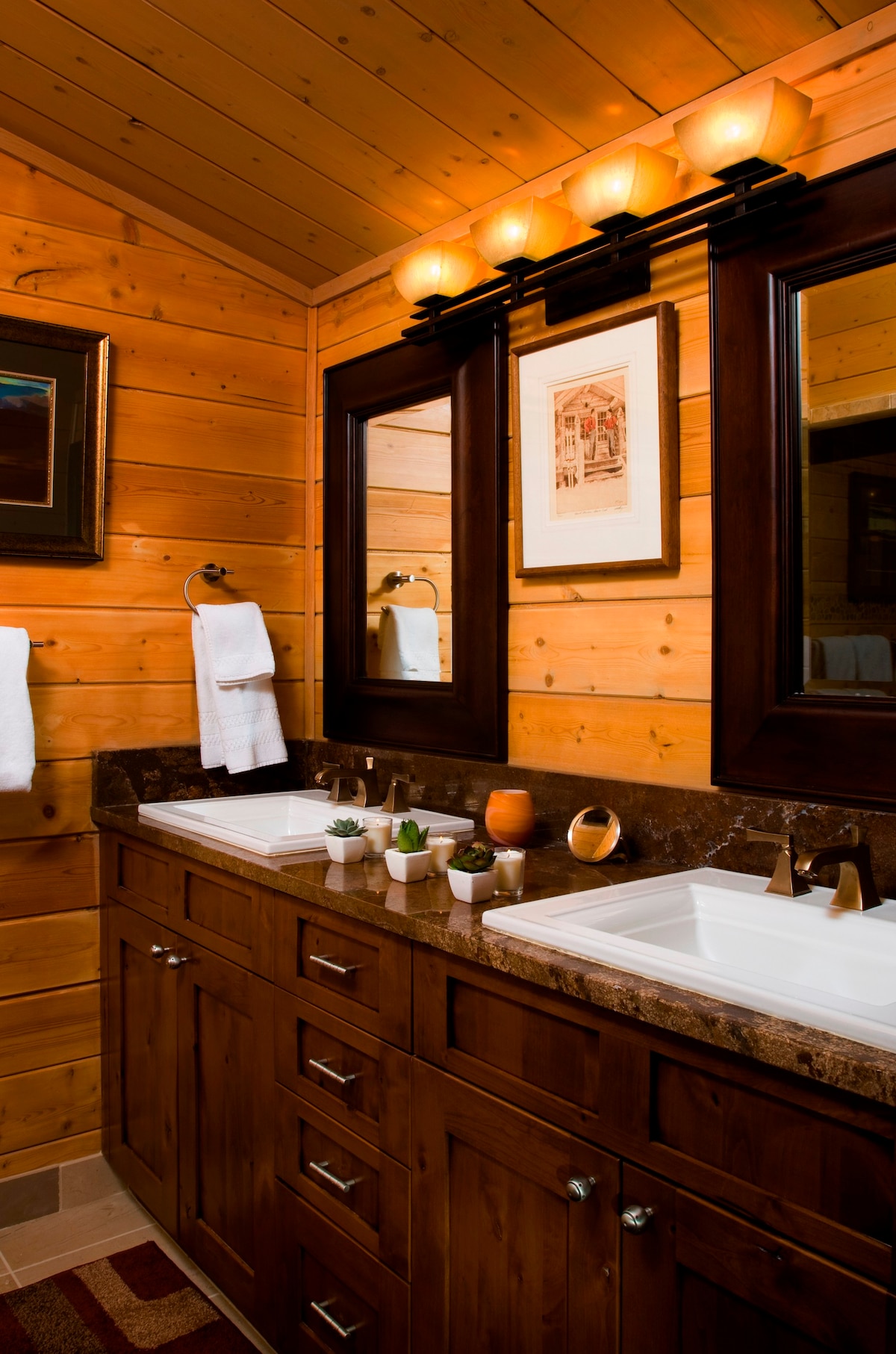 带热水浴缸的僻静山间小木屋