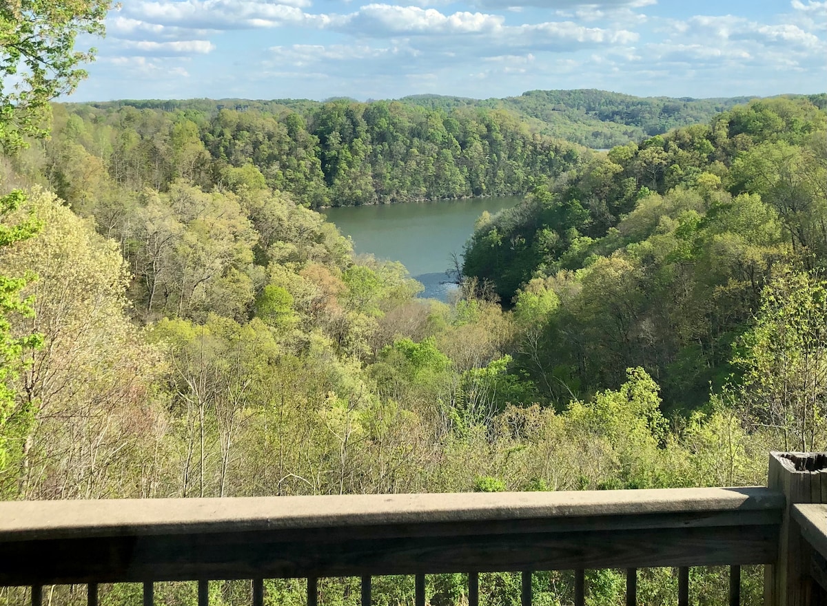 The Lodge at Dale Hollow Lake*, 7 bdrm, 2 kitchens