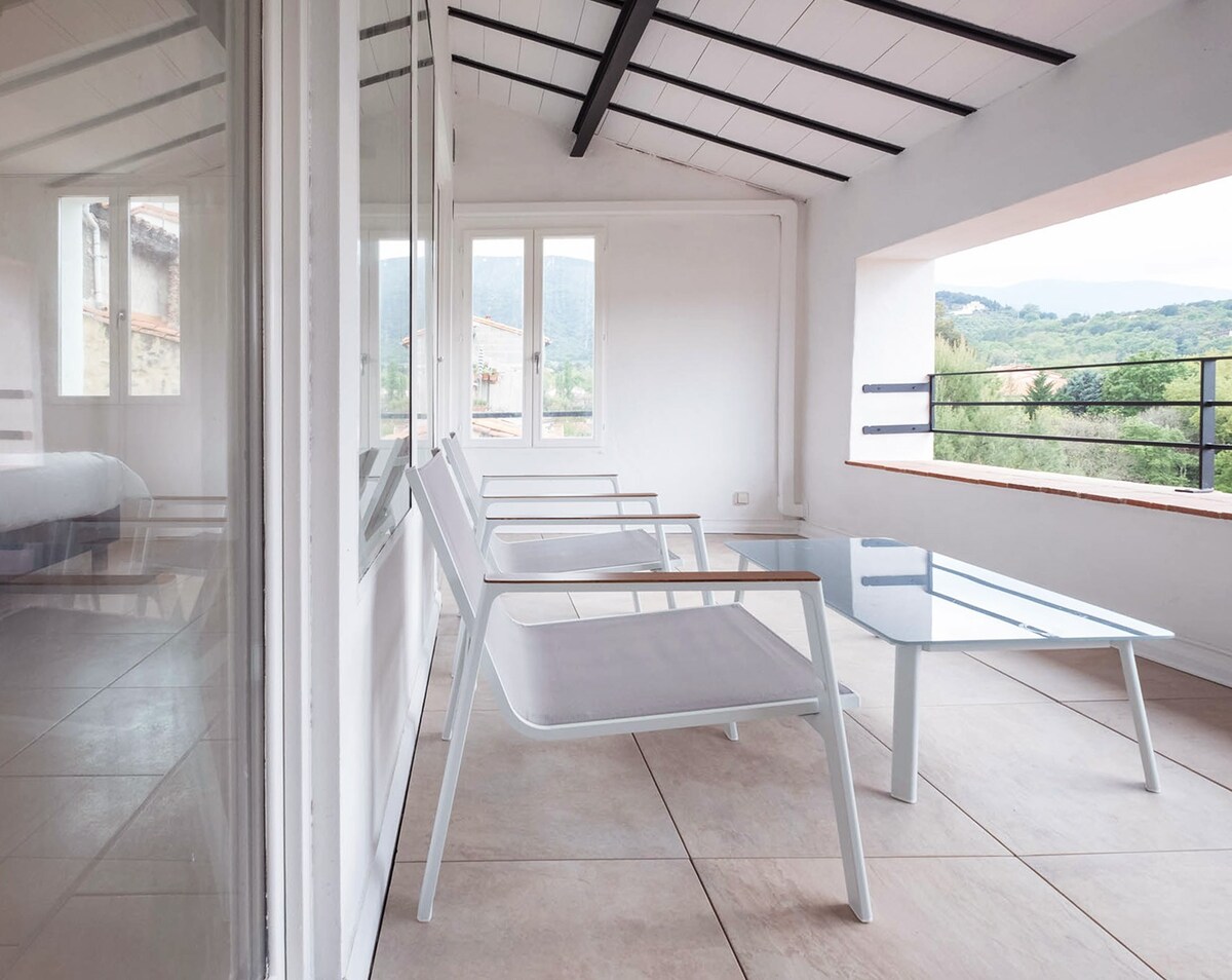 NEW apartment centre Céret terrace with view