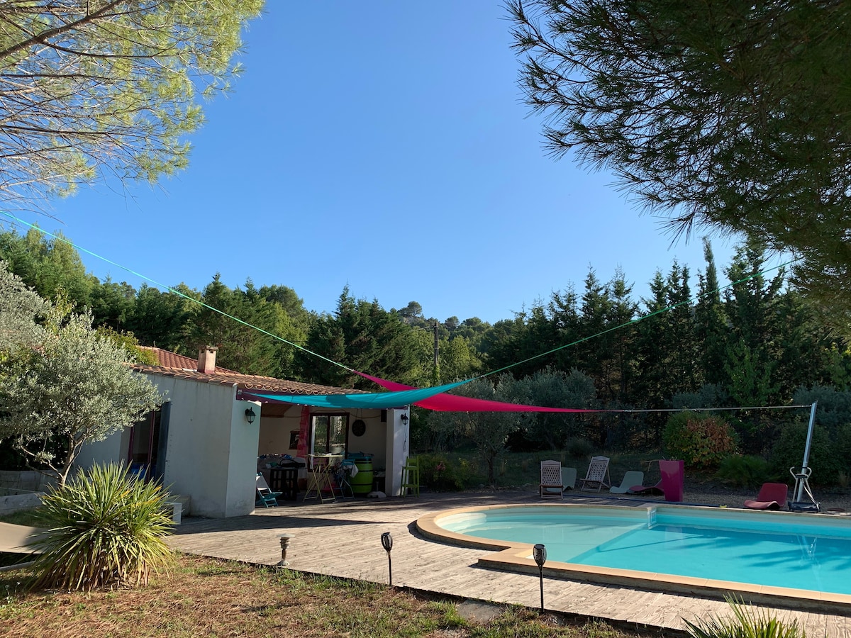 Villa avec piscine et tennis en campagne aixoise