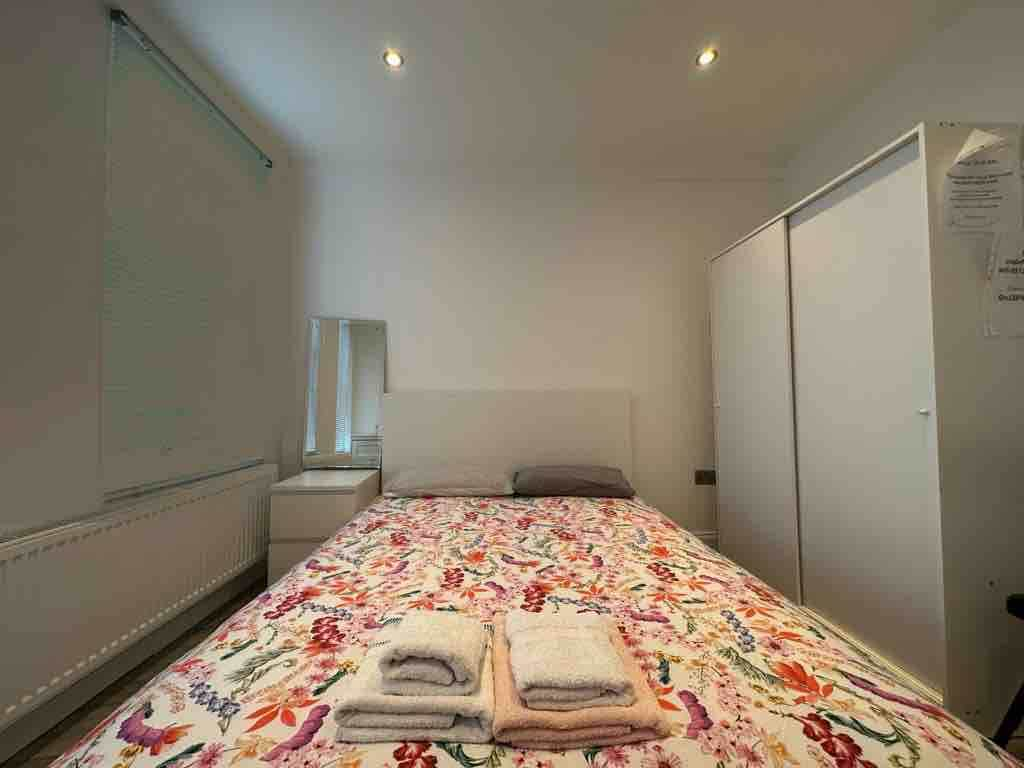 2 minutes from Oxford Street, Private Bedroom