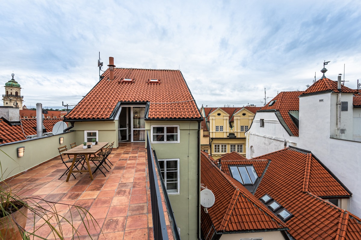 Apartment with Prague view and own terrace