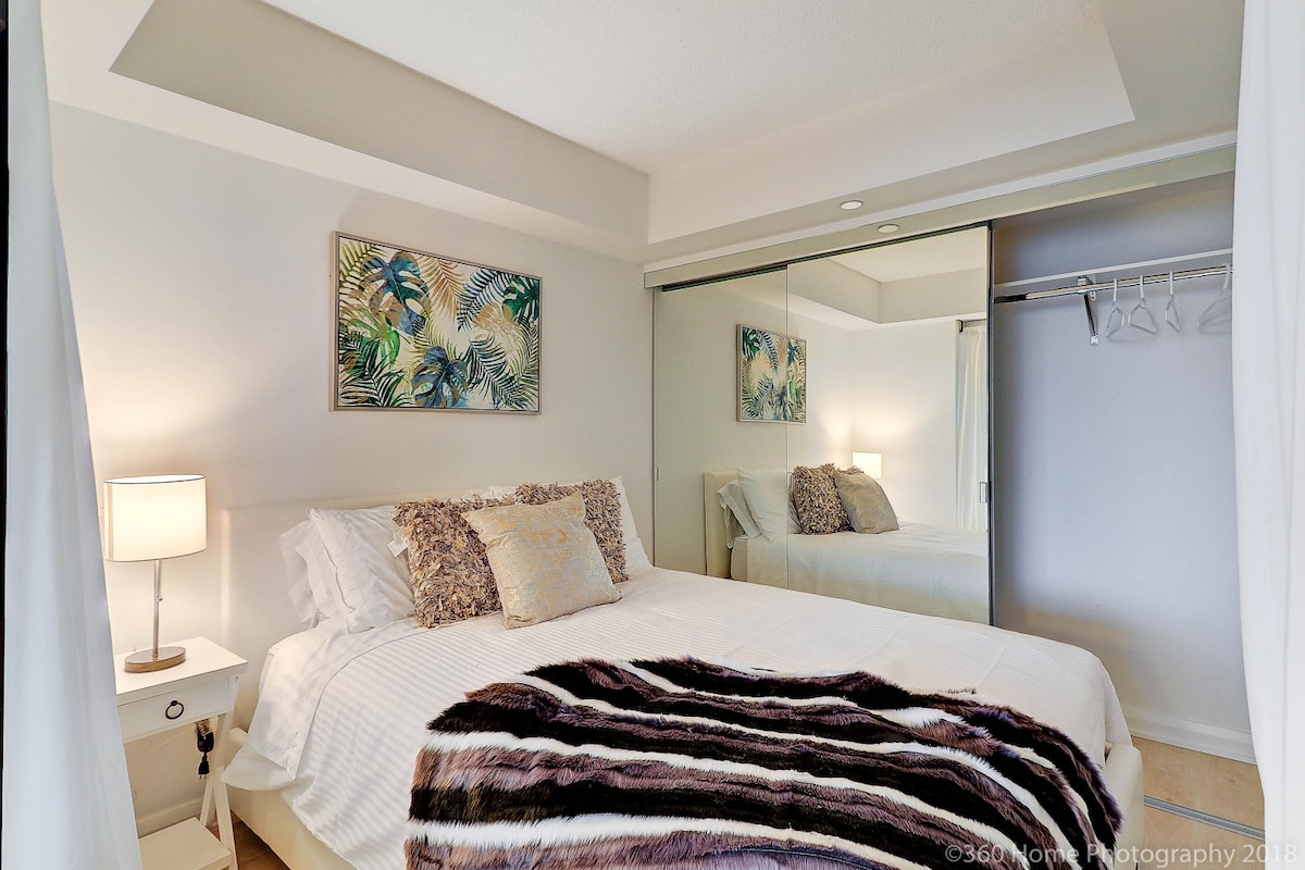 Presidential Yorkville Suite by Instant Suites