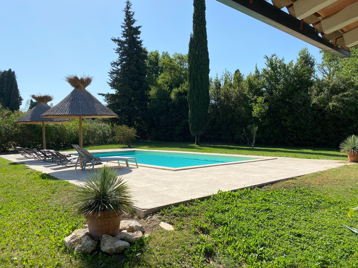 Villa piscine chauffée près de St Rémy de provence