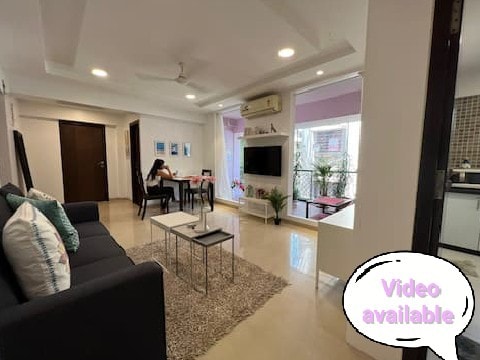*Lovely 2 bedroom flat with Patio*Parking*Bandra