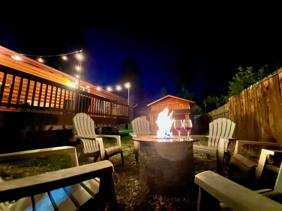 Hot Tub•Game Room•Fire Pit•BBQ•Modern•Cozy•Dogs OK