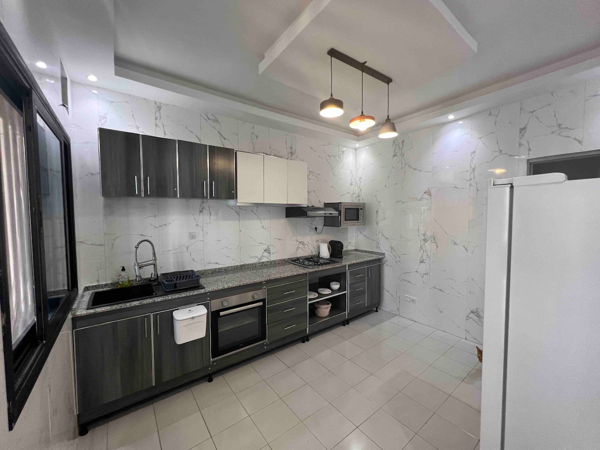 Spacious apartment right by BOMA in Almadies/Ngor.