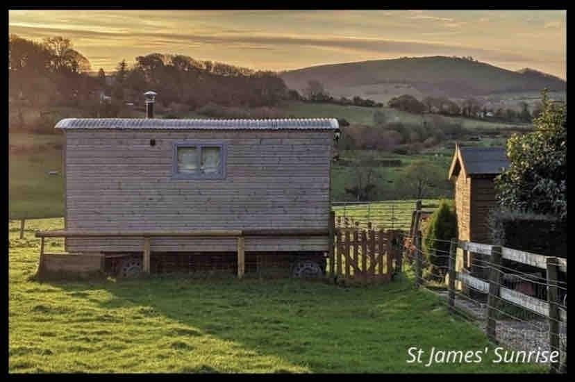 可爱的牧羊人小屋，景色迷人。