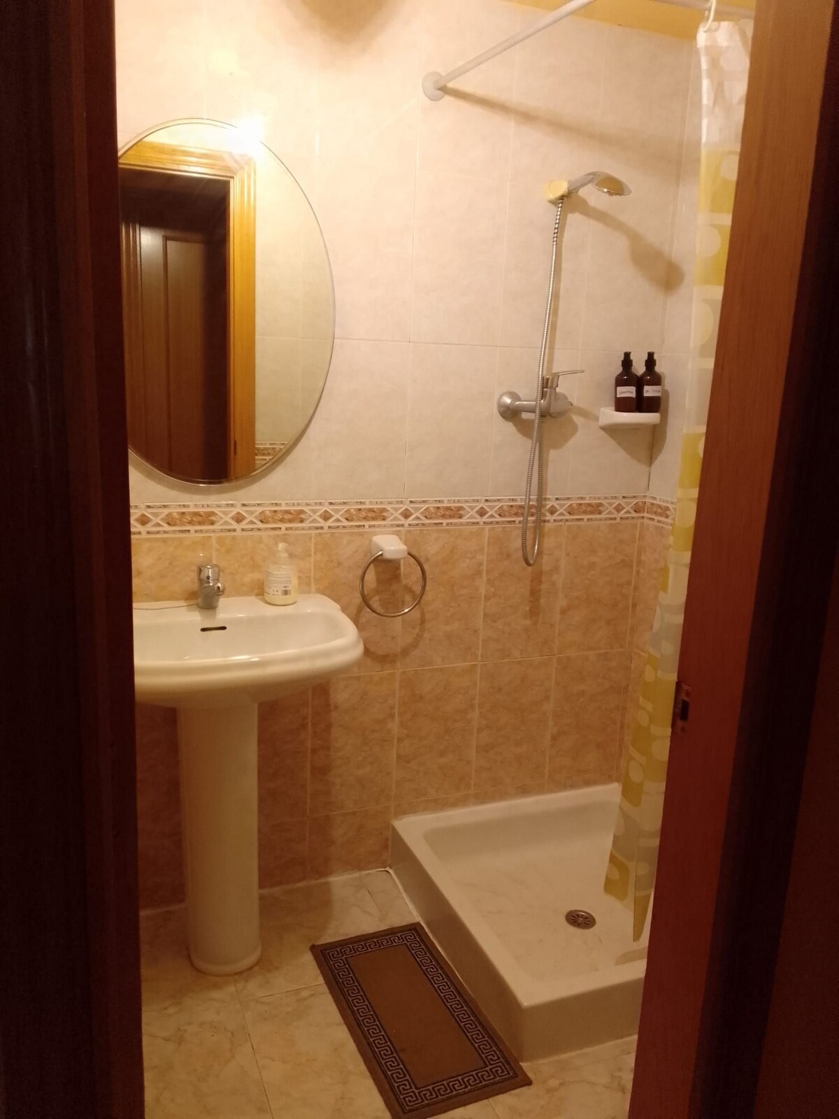 Habitación con baño privado.