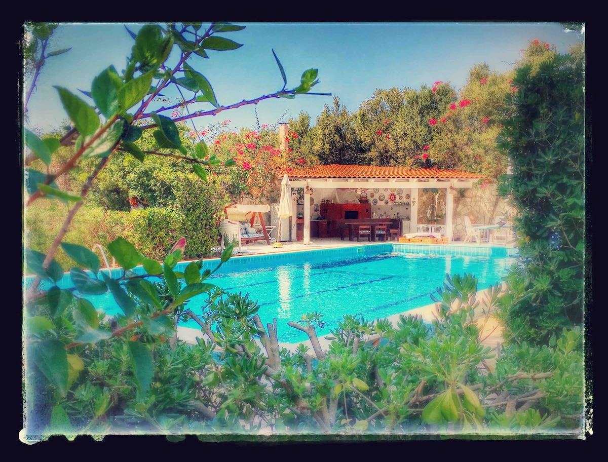 Villa panoramica con piscina