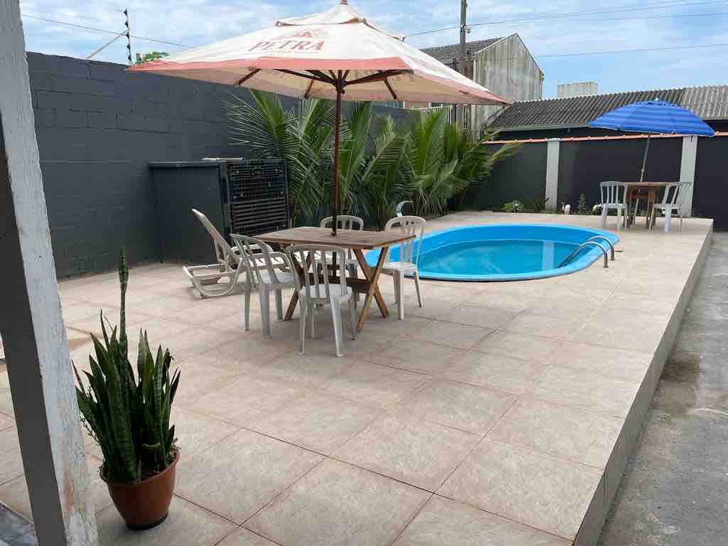 Casa com Piscina e Ar condicionado a 50M do Mar