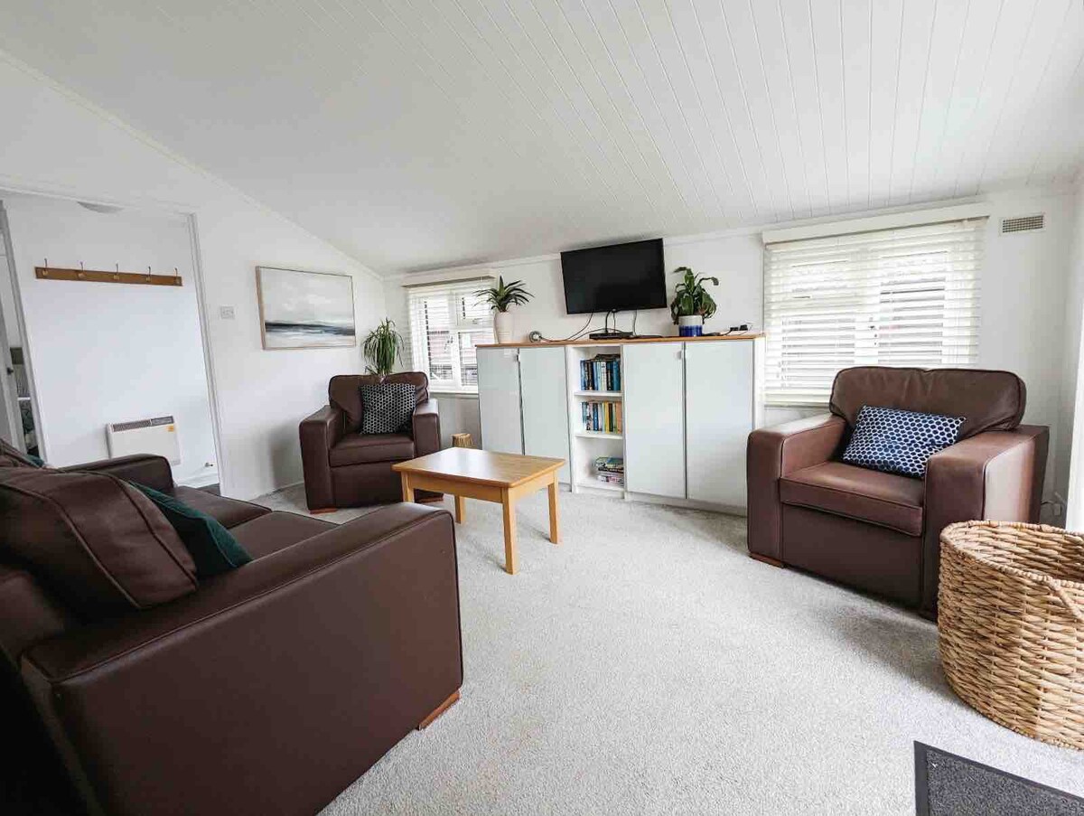 Treetops - 3 bedroomed Lodge in the Cotswolds