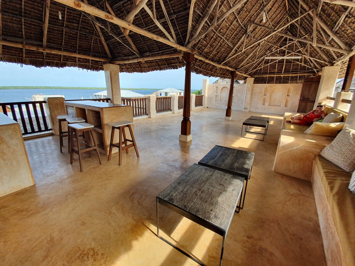 ONEWAY House Lamu海景屋顶和泳池