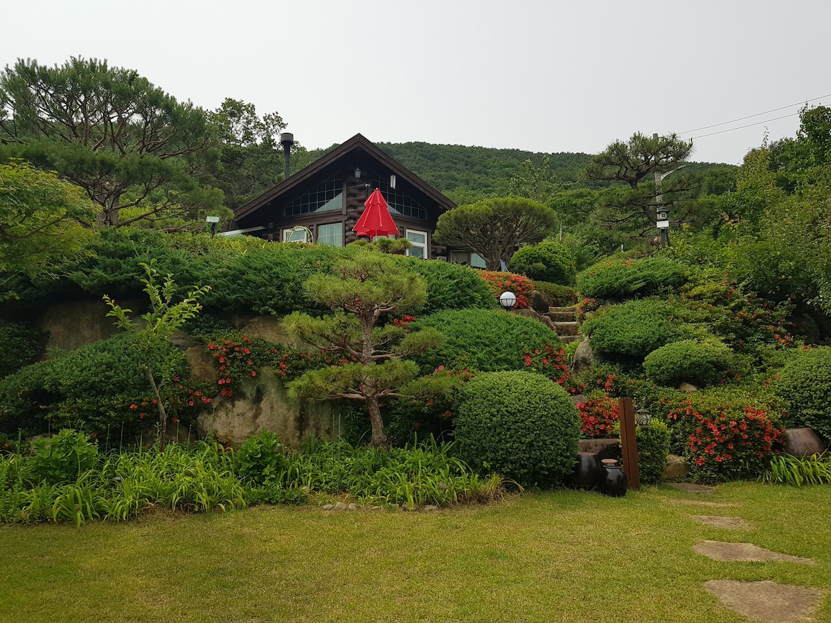 Solhyang
森林🏕风景房🌲美景
在这里，您可以独自使用大型烧烤花园。👍