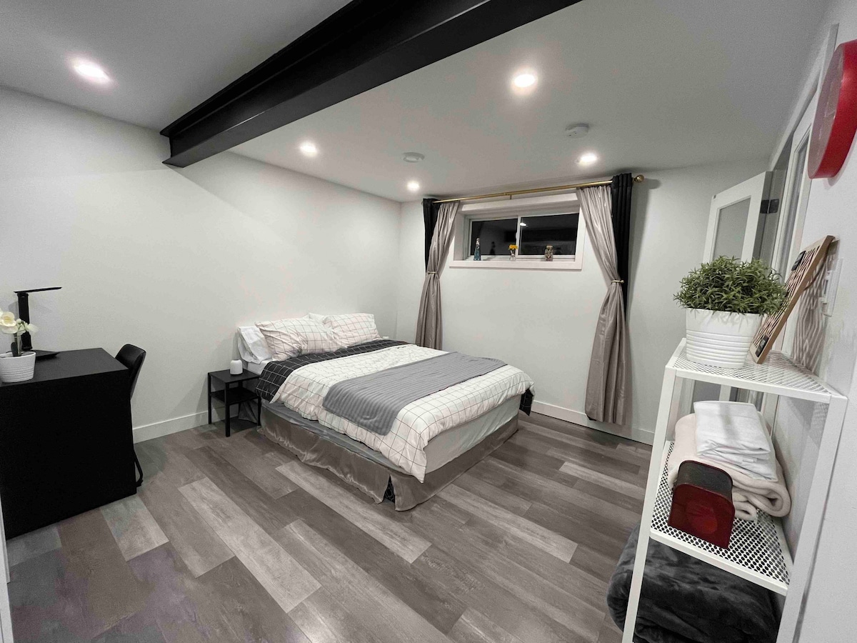 Exquisite Black&White Themed Suite