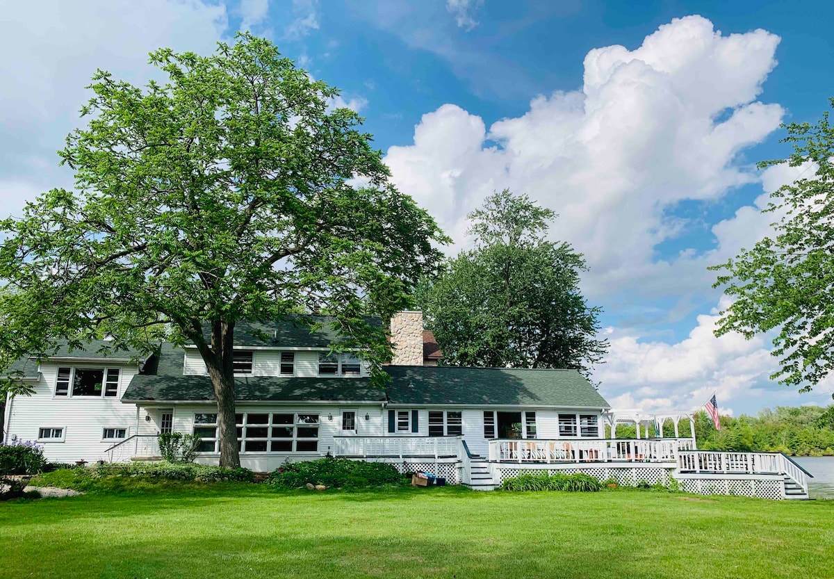 Brian Boru 's White House Cttge on Lake - Ann Arbor