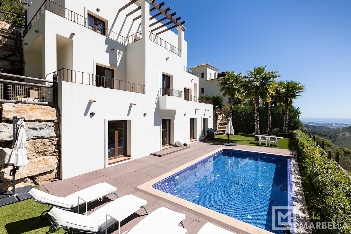 Luxury 4BR Villa - Benahavis Hills & Country Club