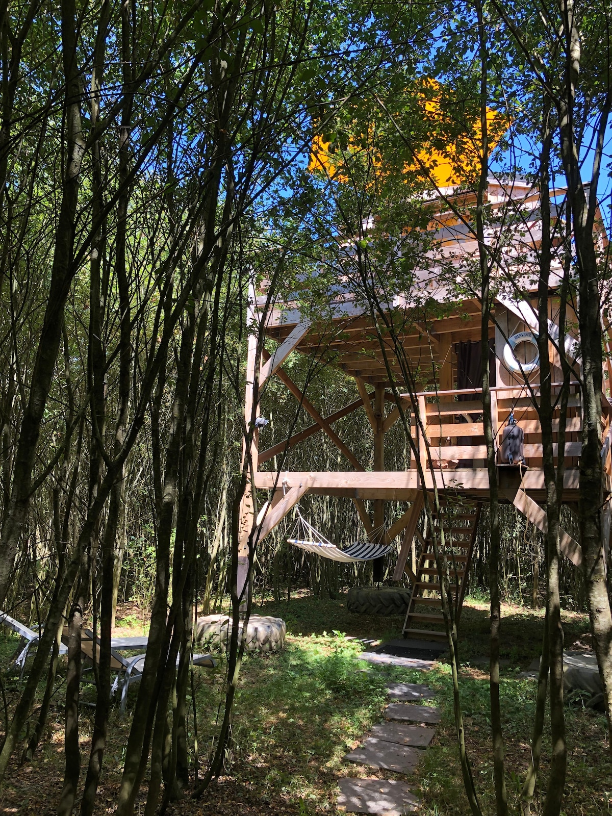 Charmante Cabane de pleine Nature dans les arbres