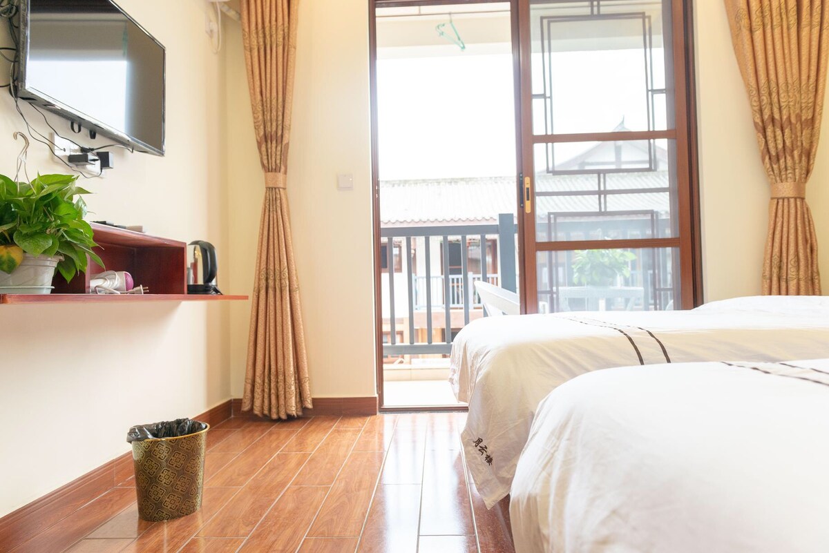 乐山市客栈里的独立房间峨眉山售票处报国寺金顶高铁站接送豪华双床房