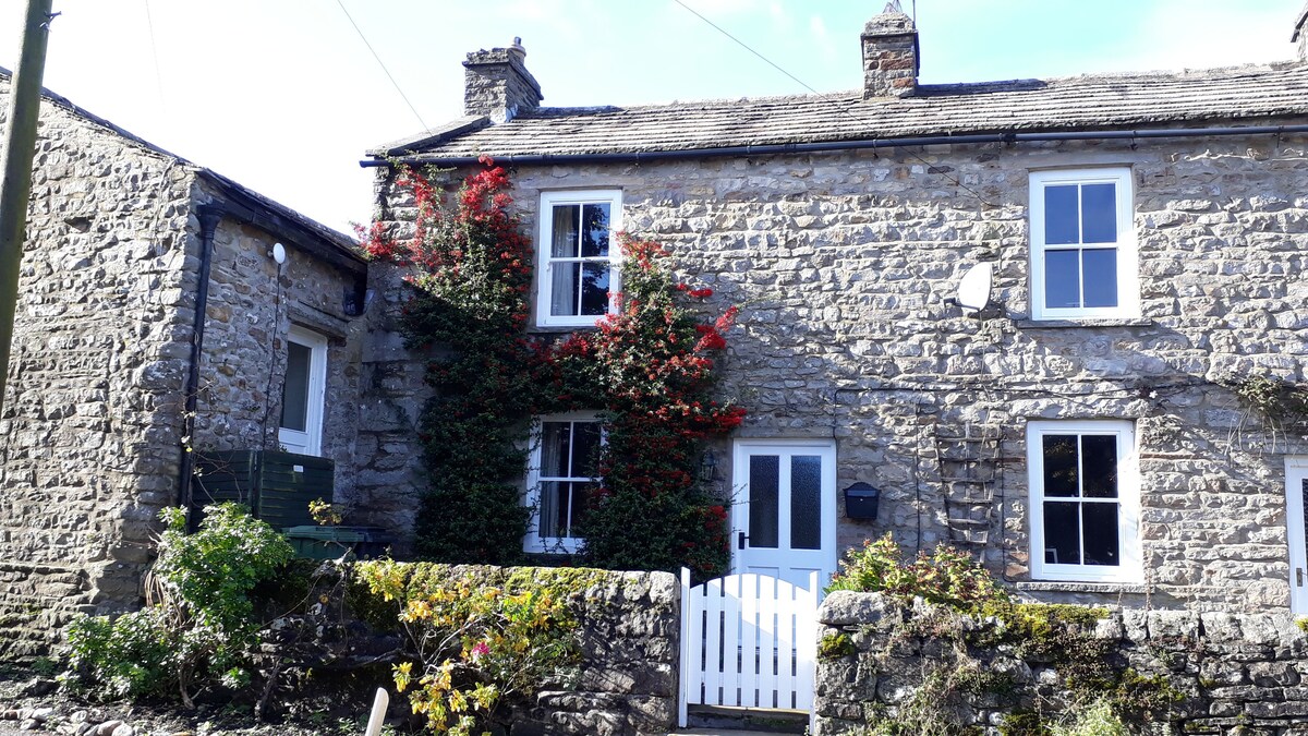 Rose Cottage, garden & parking, handy for pub!