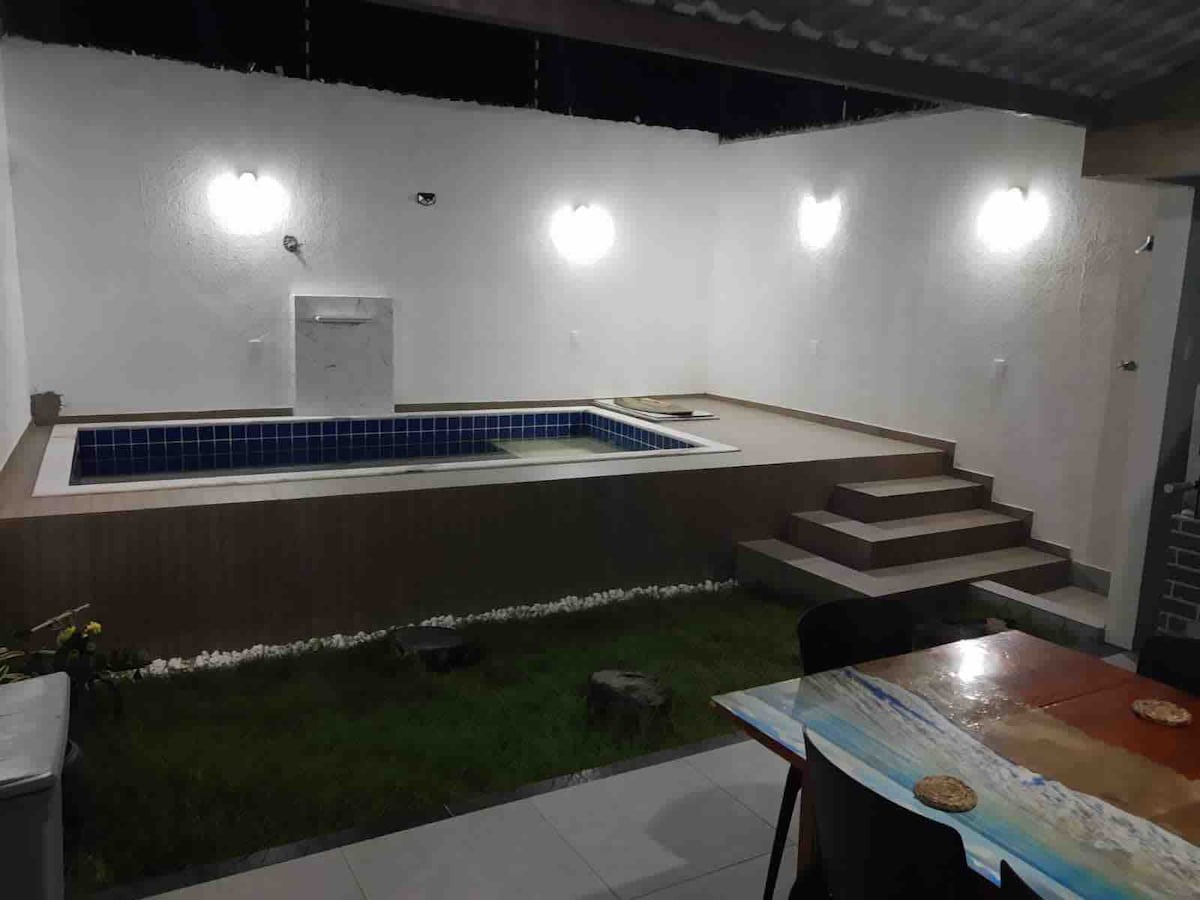 Casa próxima ao mar com piscina