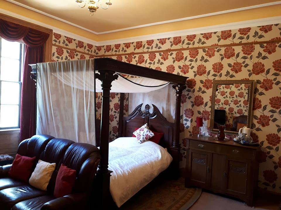 Hallgreen Castle rooms