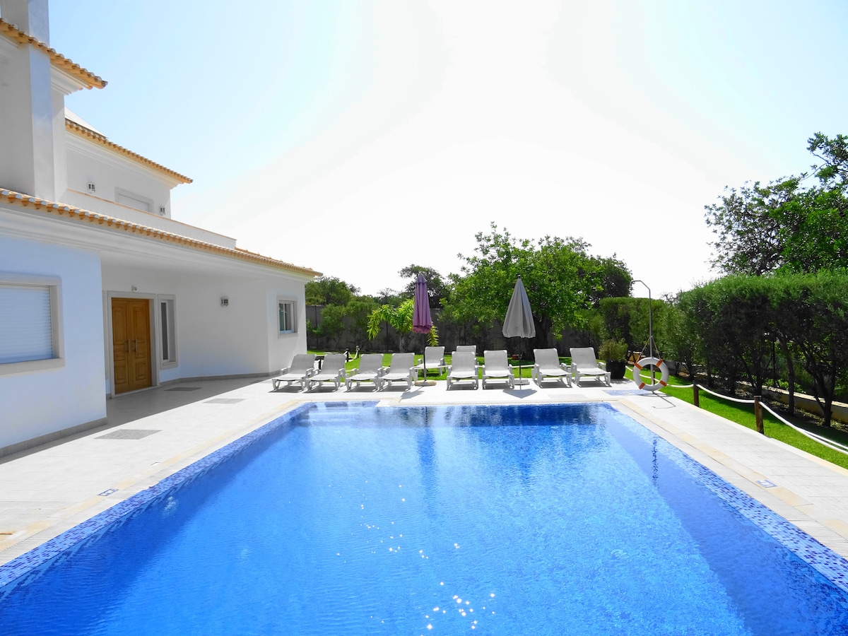 Villa Marazul, games room, private pool, AC, WiFi