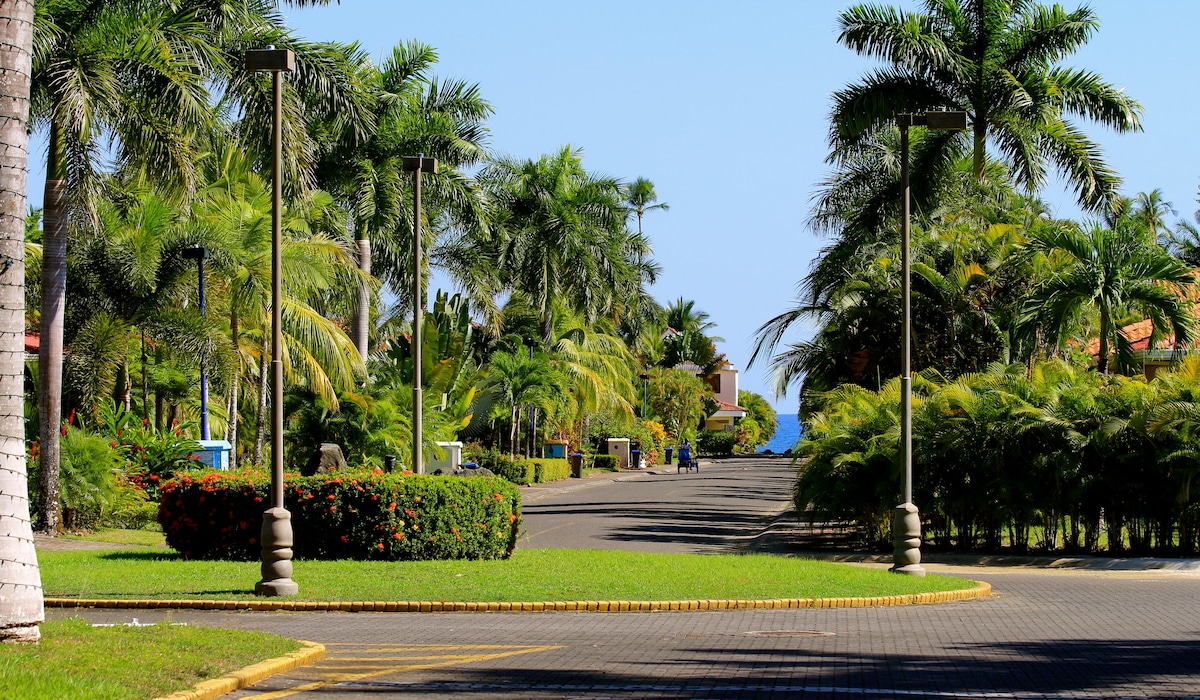 Los Delfines Villa with Private Pool & Jacuzzi