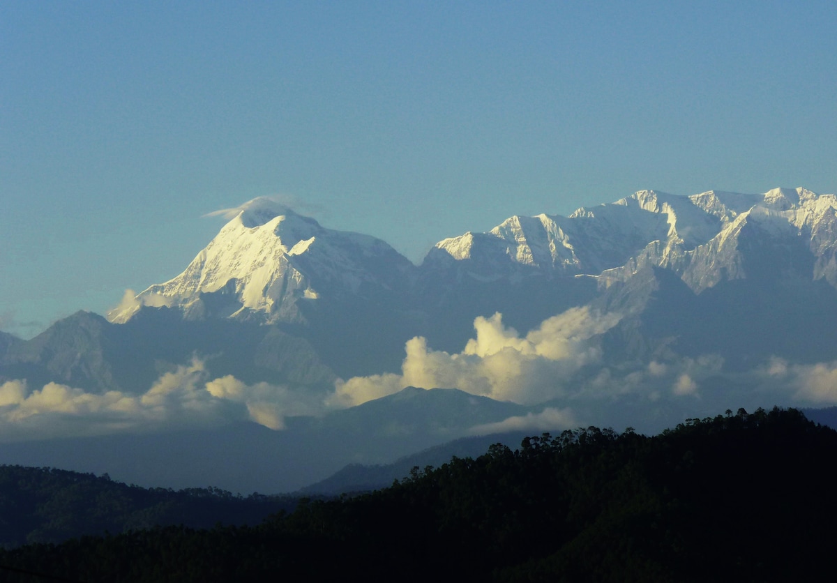 Vidyuns Hide Out - The Up - Ranikhet Almora山峰