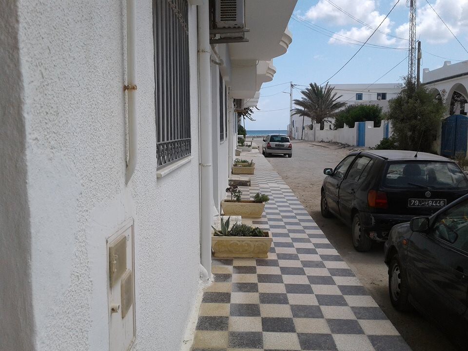 突尼斯凯利比亚的夏季租赁。