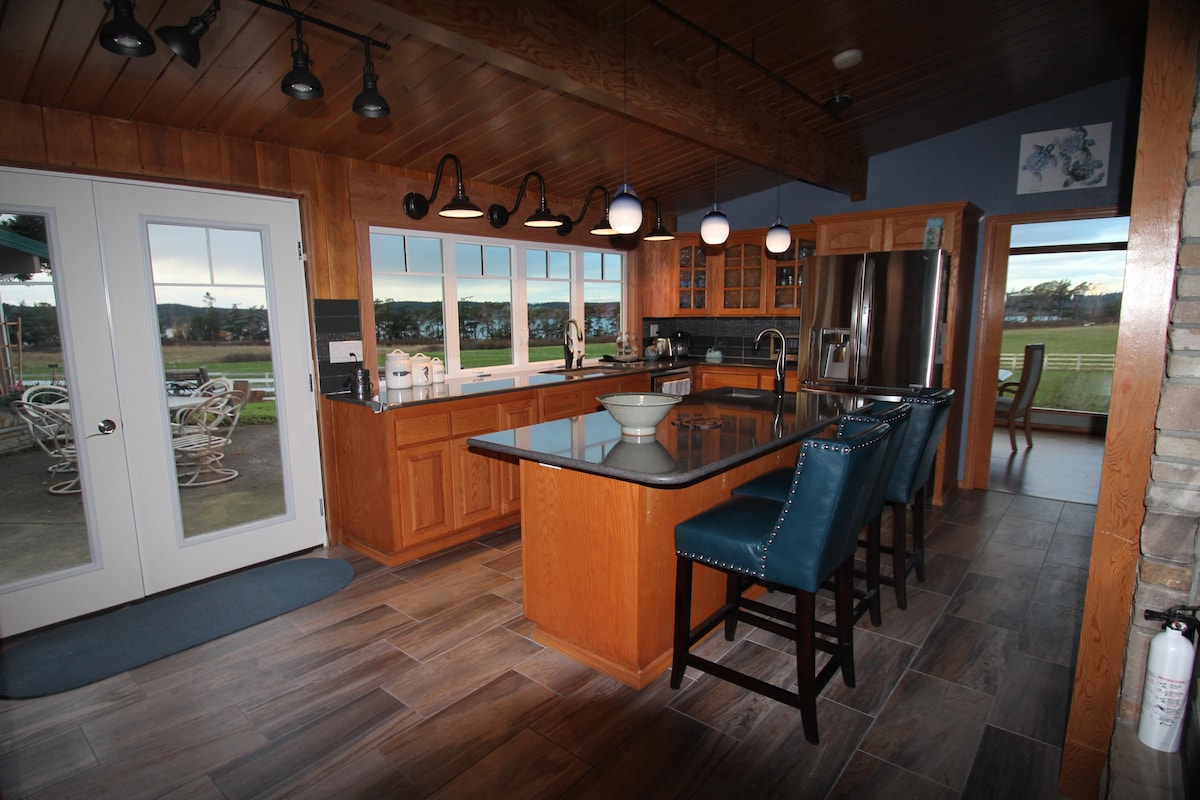 Coupeville home with Penn Cove view