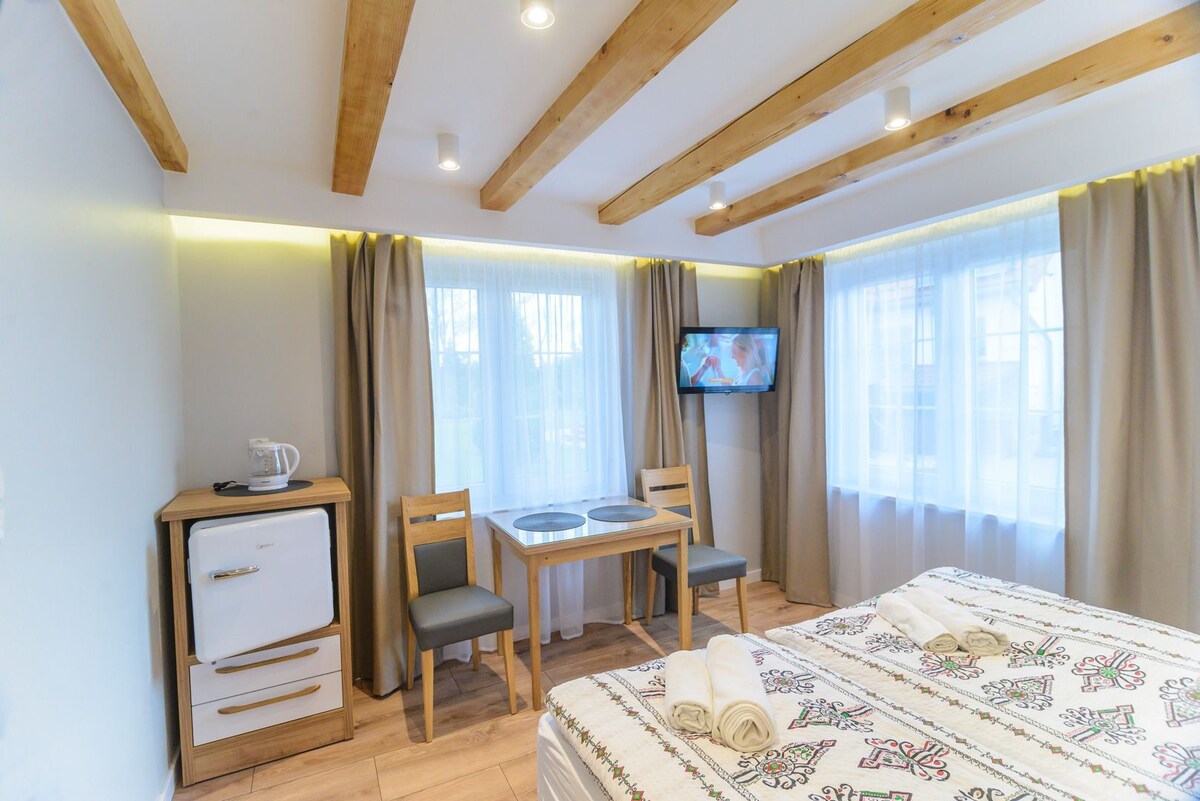 Groundfloor double-bed room with private bathroom
