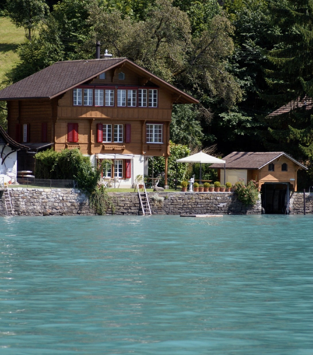 Chalet Glashütte ，直接在Brienz湖上