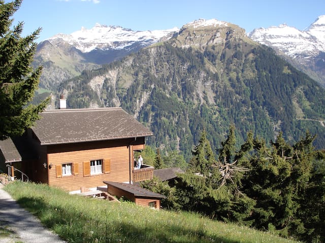 Glarus Süd的民宿