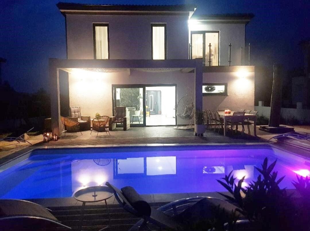 Villa vue montagne, piscine chauffée, climatisée