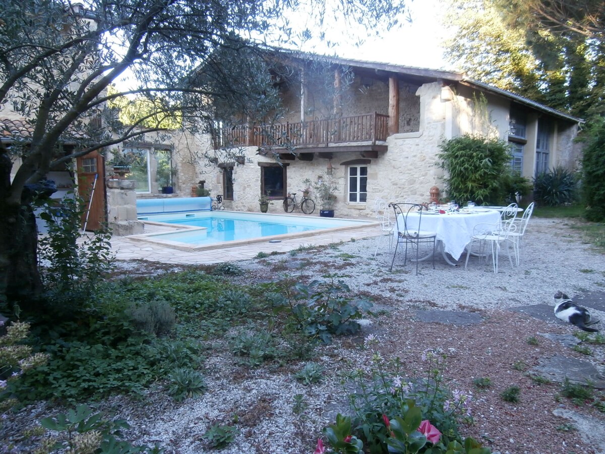 Pleine nature grands espaces au calme, piscine