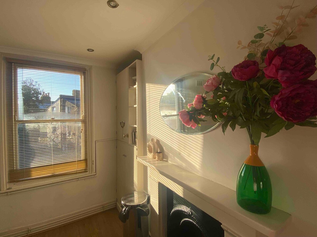 Bright apartment in Clapham & Brixton (Zone 2)
