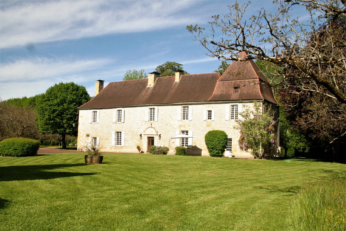 多尔多涅（ Dordogne ）令人惊叹的庄园、私人温水泳池