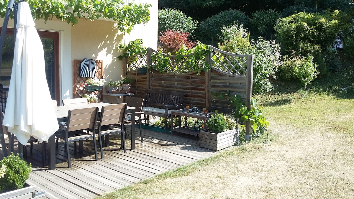 Jolie maison avec jardin, au calme, près du lac