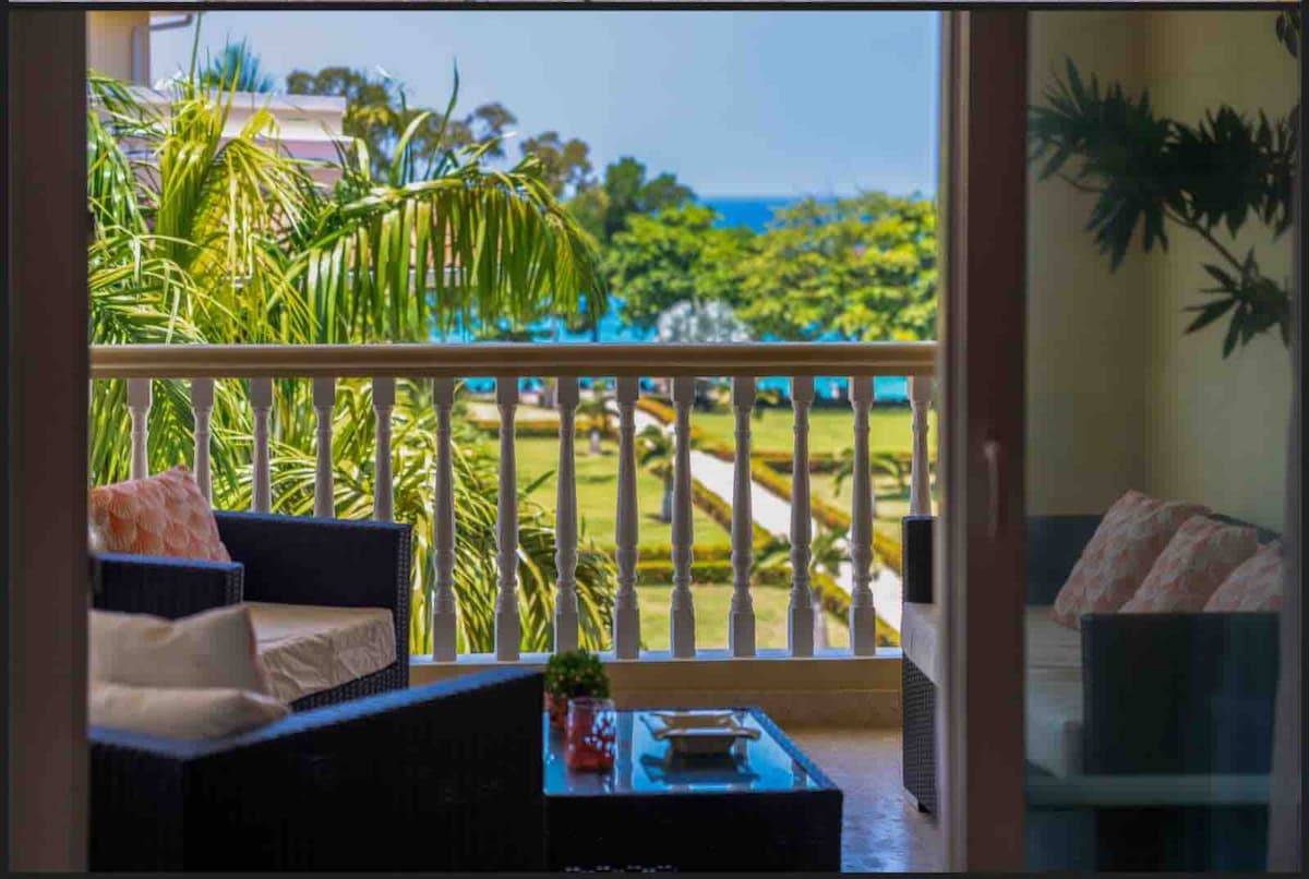 Luxury Beach Condo with Beach View Hispanola Beach