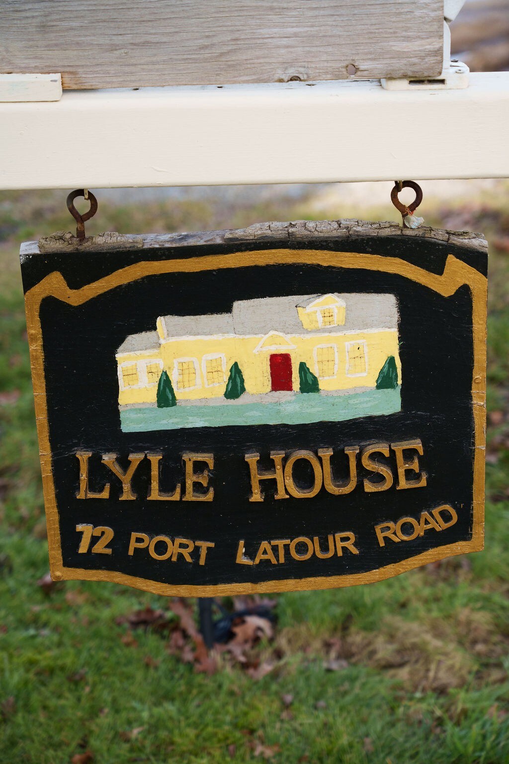 Lyle House标准双人床，楼上河景。