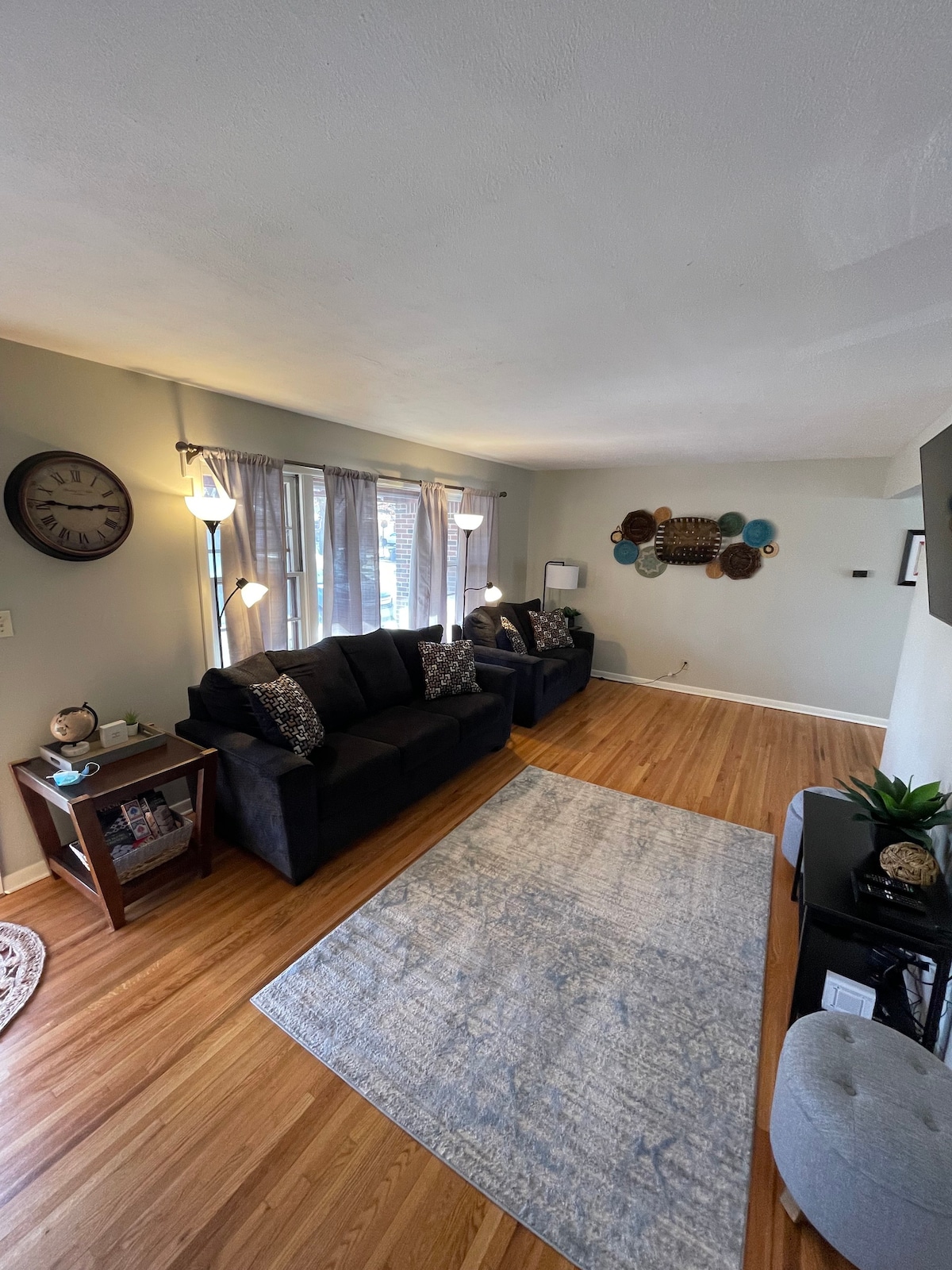 Beautiful Newly Remodeled East Side 3 bed 1 bath!!