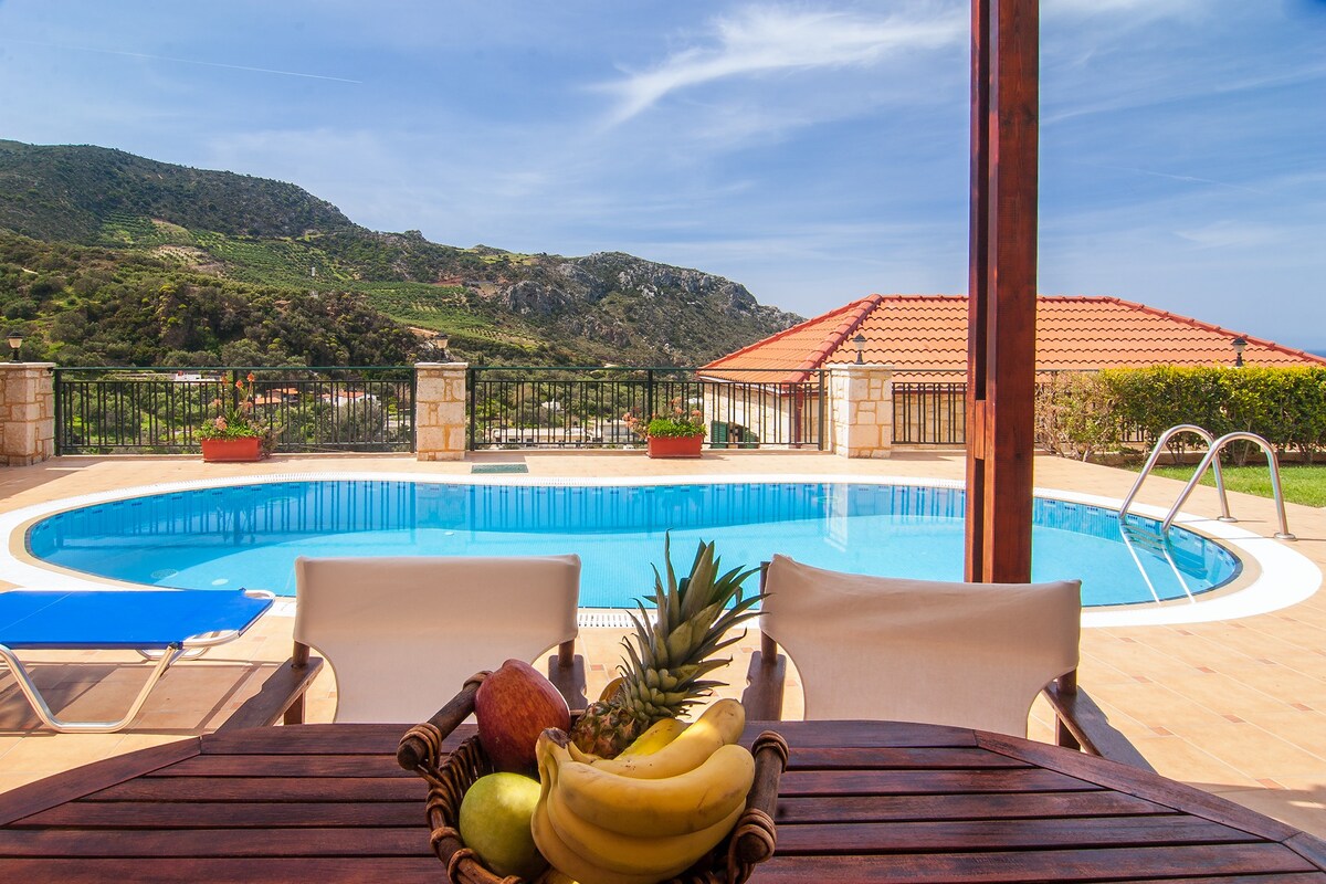 Sea View Villa with Private Pool in West Crete